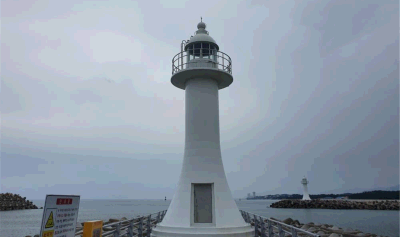 사천진항방사제등대